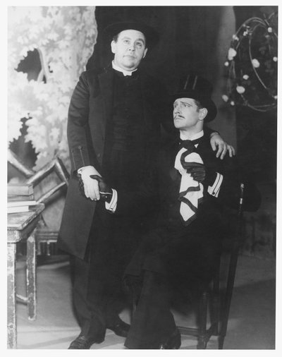 Charles Laughton als Kanonikus Chasuble und Roger Livesey als John Worthing in The Importance of Being Earnest, von Oscar Wilde (1854-1900) im Old Vic Theatre, 5. Februar 1934 von English Photographer